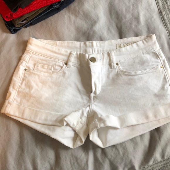 Blank NYC Pants - Cuffed white shorts Blank NYC Pants - Cuffed white shorts